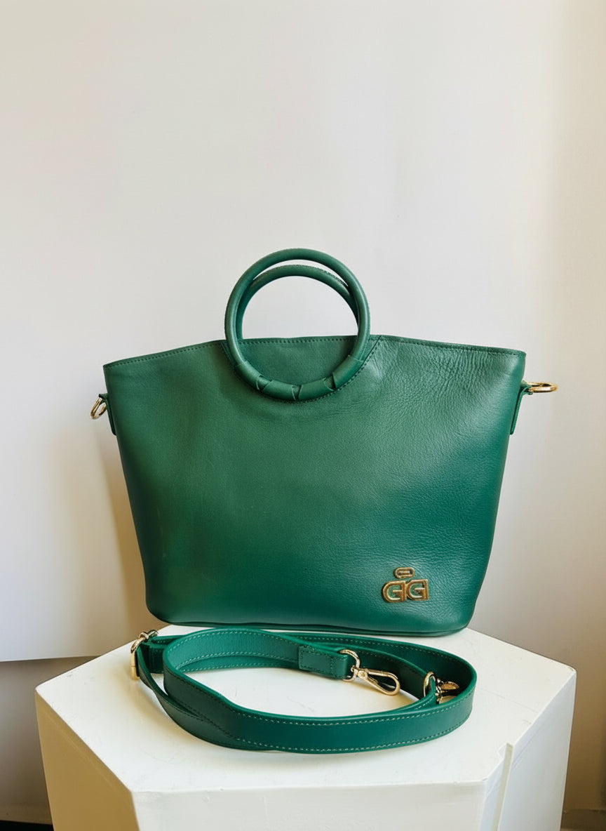 tote bag💚 with a gold-tone "GIGI" logo
