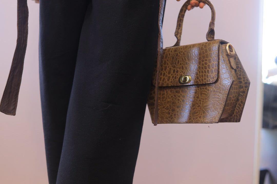Crocodile Leather pattern Handbag – Premium Quality, Timeless Design with Secure Closure