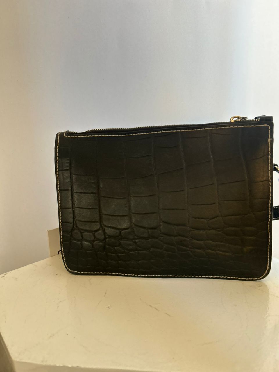 Gigi leather crossbody or shoulder bag.