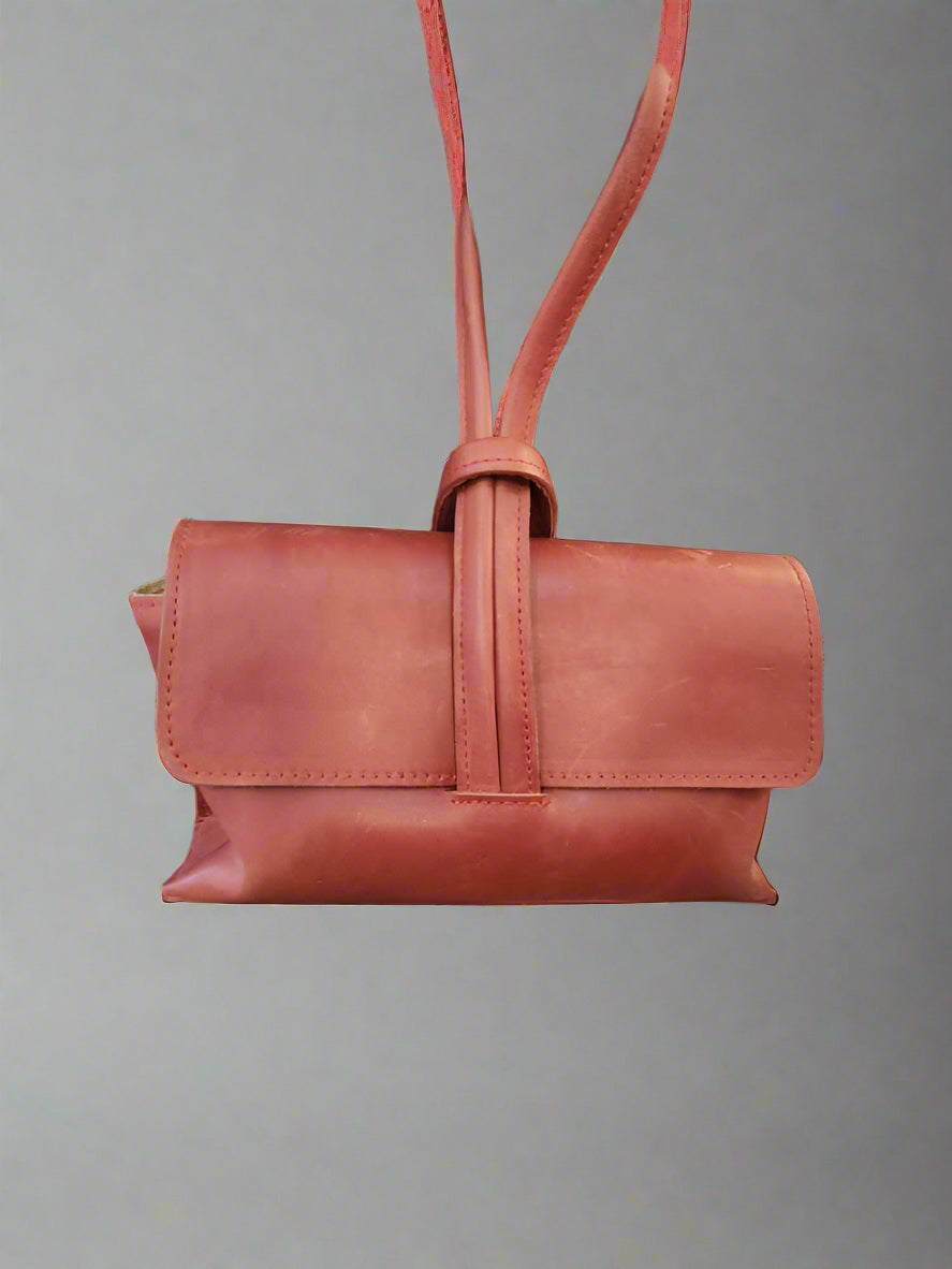 Red Leather One-Strap Handheld Clutch Bag – Bold, Compact, and Functional